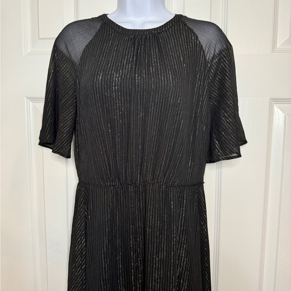 Ann TaylorShimmer Stripe Pleated Flare Dress size 4 - Picture 4 of 10